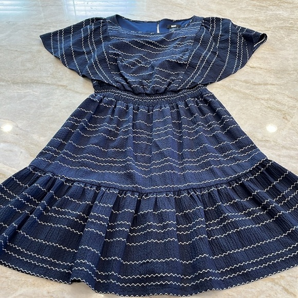 DKNY | Smocked Fit and Flare Dress | Navy Blue & White | Size 10 - Picture 6 of 13